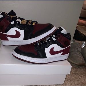 Jordan 1 “gold pendants”